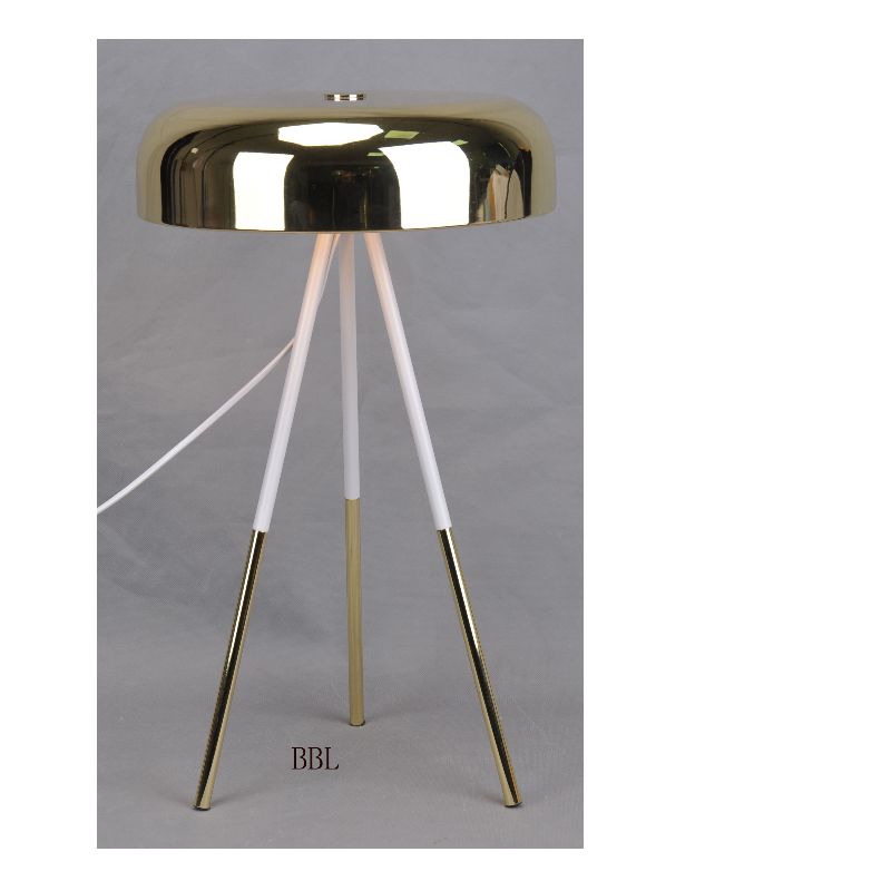 Lámpara de mesa trípode con pantalla metálica
