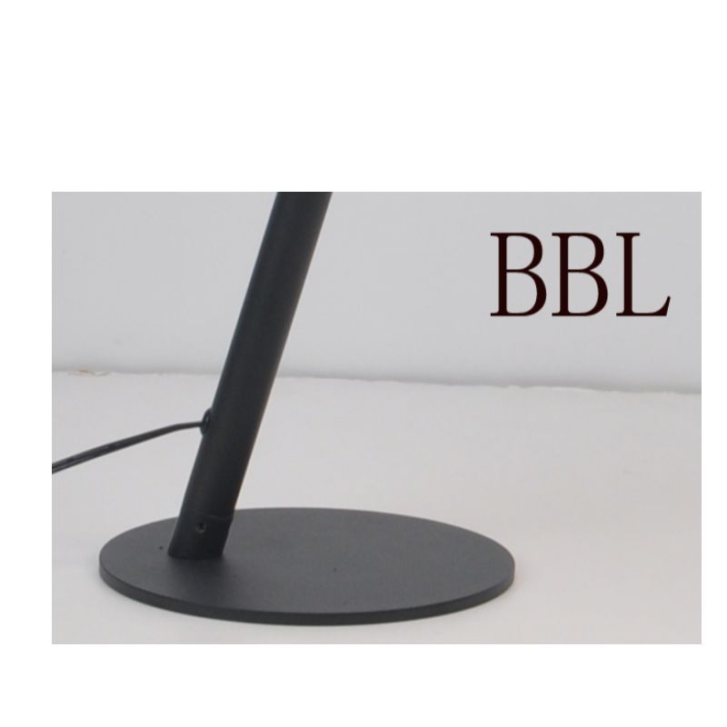 Lámpara de mesa LED con función de ajuste
