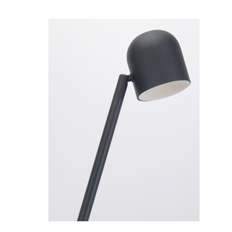 Lámpara de pie LED con pantalla de metal